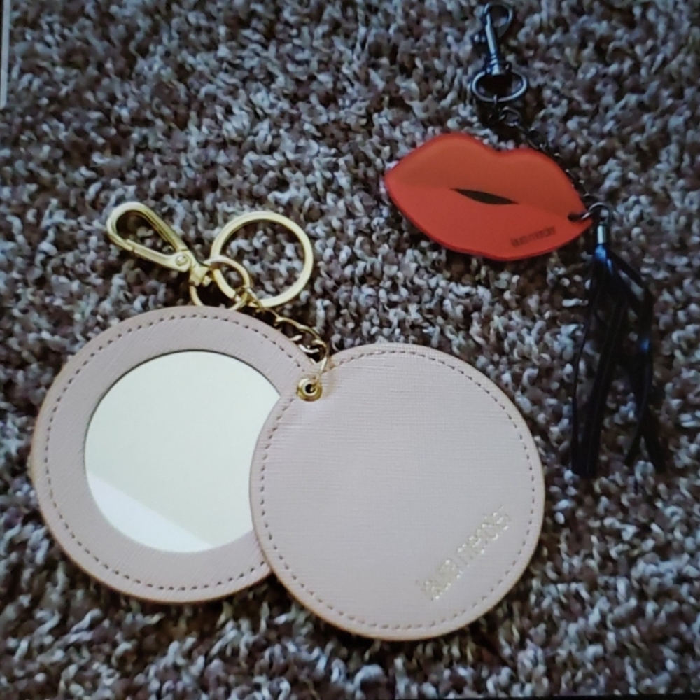 Keychain👏 - Picture 2 of 2